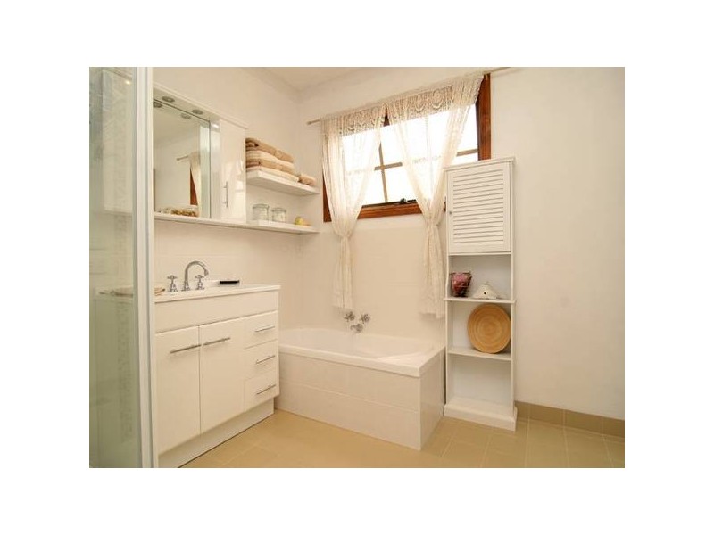 11 Glenelg Drive, Maiden Gully VIC 3551