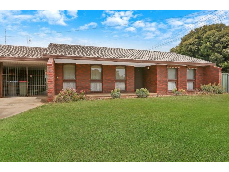 1/2 Cliff Avenue, Strathdale VIC 3550