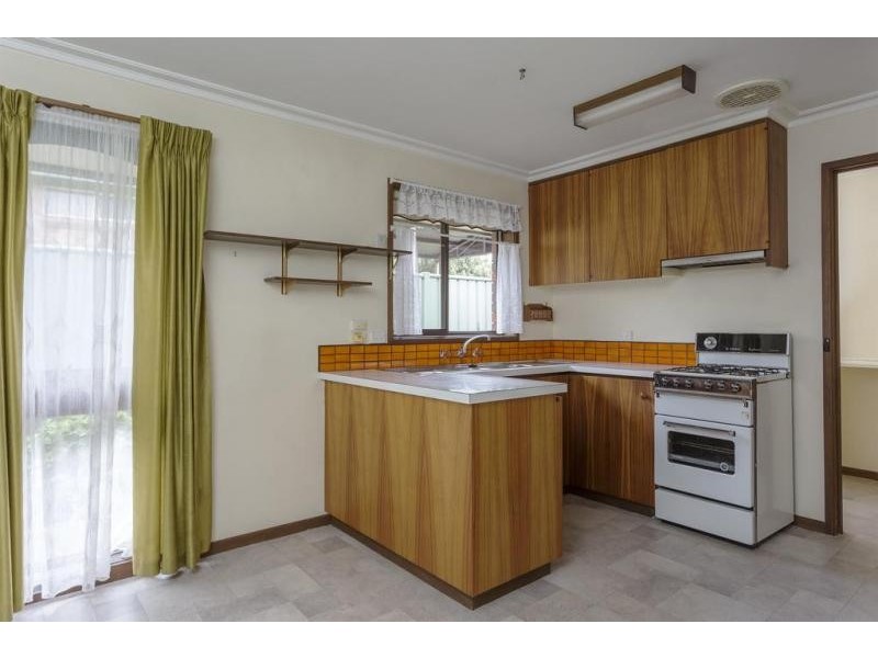 1/2 Cliff Avenue, Strathdale VIC 3550