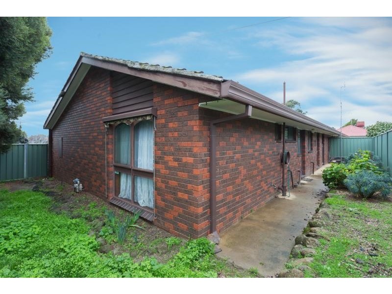 1/2 Cliff Avenue, Strathdale VIC 3550