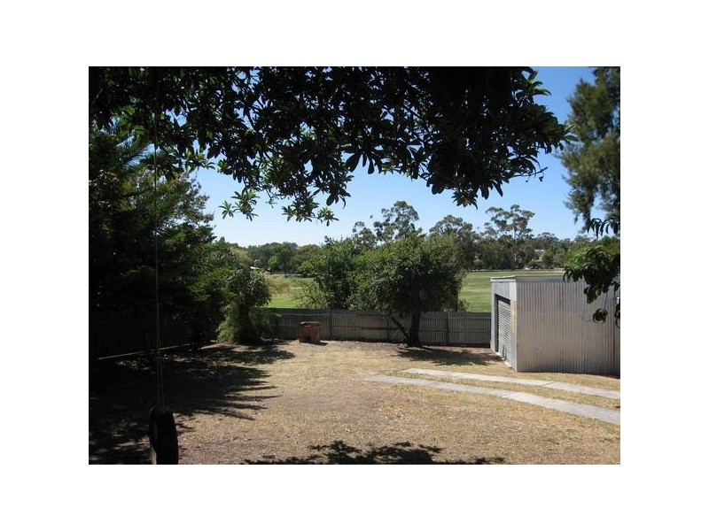 90 Brougham Street, Quarry Hill VIC 3550