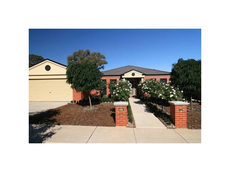 60 Carolyn Way, Maiden Gully VIC 3551