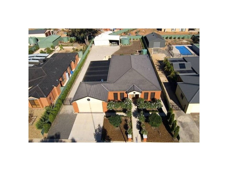 60 Carolyn Way, Maiden Gully VIC 3551