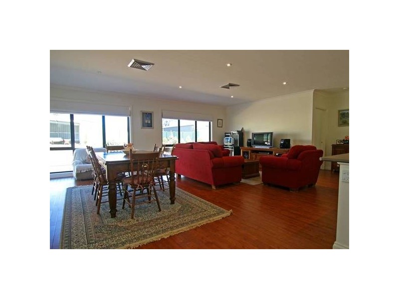 60 Carolyn Way, Maiden Gully VIC 3551