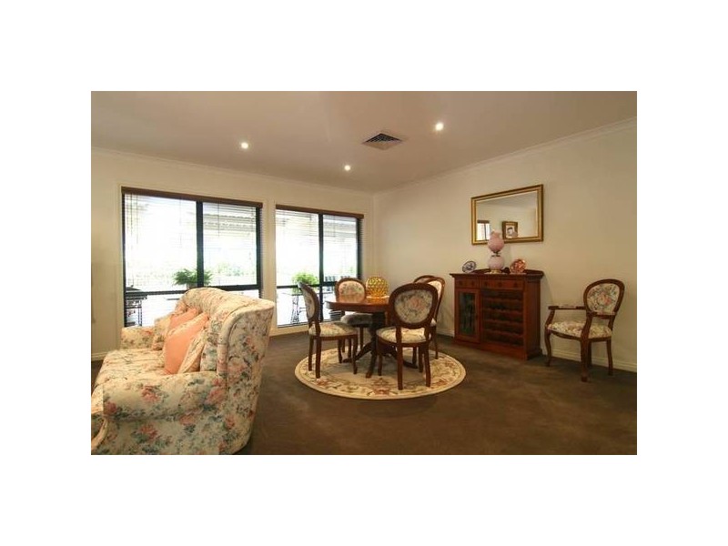 60 Carolyn Way, Maiden Gully VIC 3551