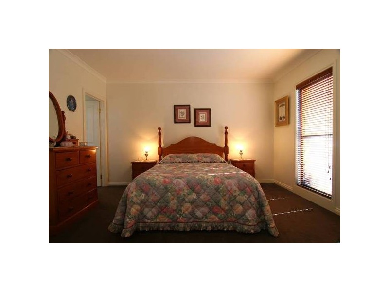 60 Carolyn Way, Maiden Gully VIC 3551