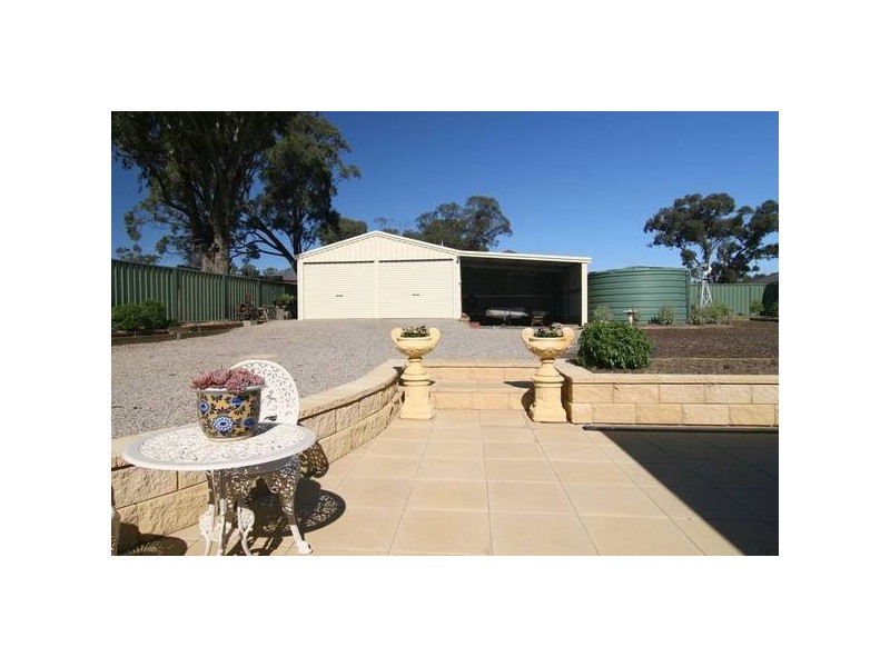 60 Carolyn Way, Maiden Gully VIC 3551