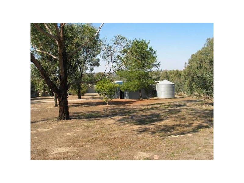 69 Mechan Road, Axe Creek VIC 3551