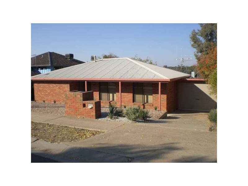 1/50 Putnam Avenue, Strathdale VIC 3550