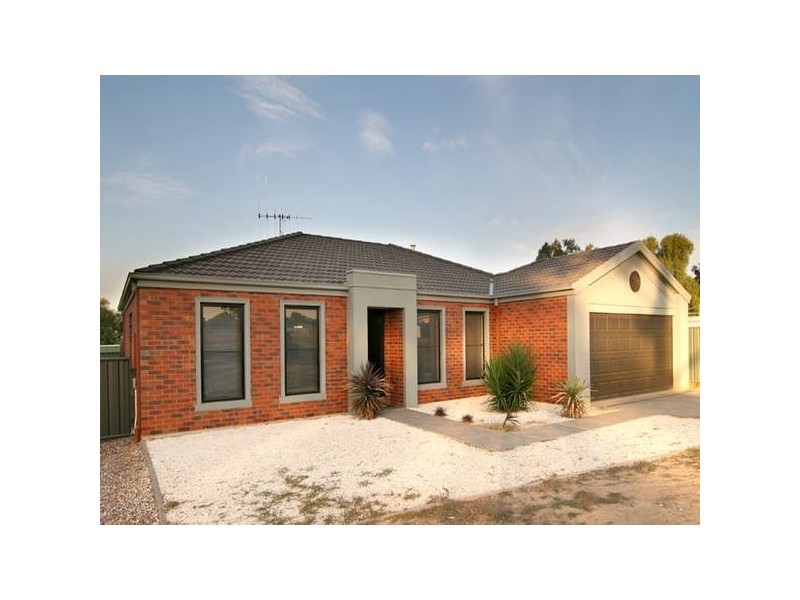 13 Rose Street, California Gully VIC 3556