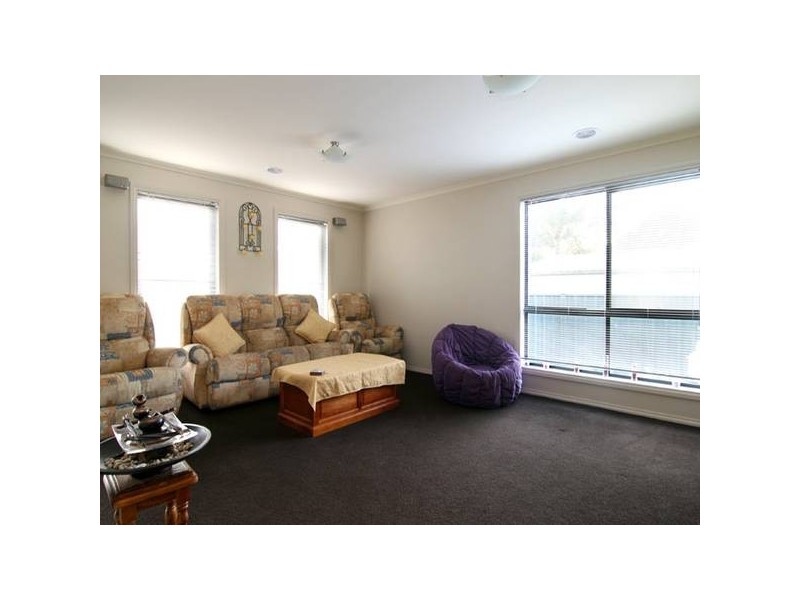 13 Rose Street, California Gully VIC 3556