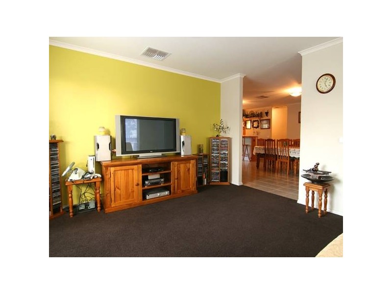 13 Rose Street, California Gully VIC 3556