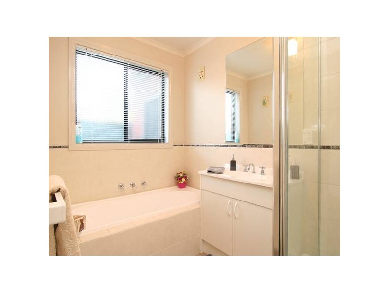 13 Rose Street, California Gully VIC 3556