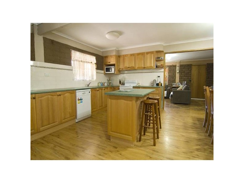 2 Settlers Place, Maiden Gully VIC 3551