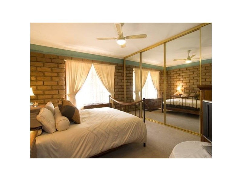 2 Settlers Place, Maiden Gully VIC 3551