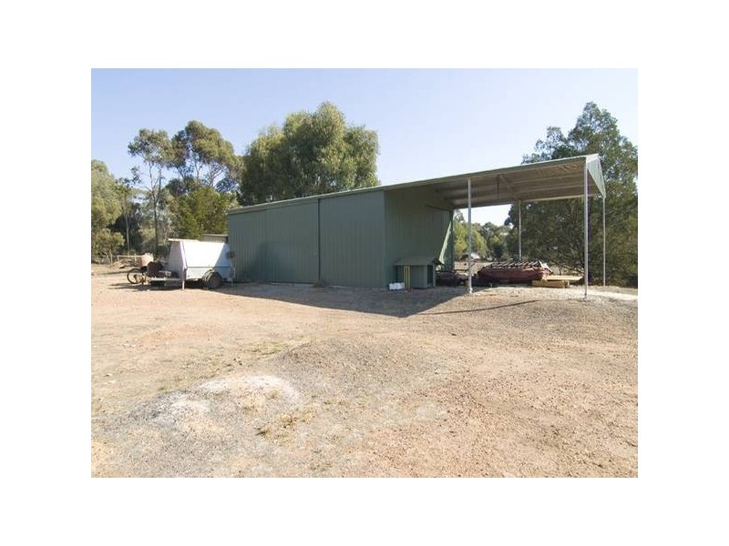 2 Settlers Place, Maiden Gully VIC 3551