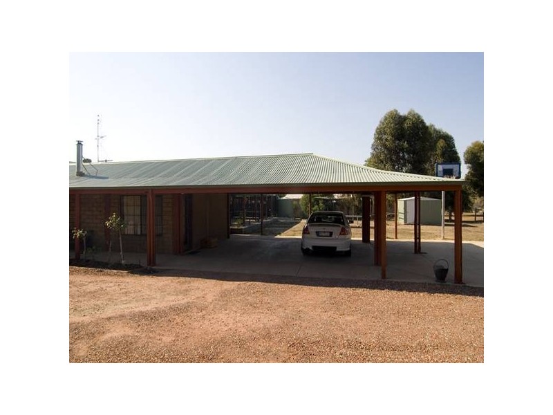 2 Settlers Place, Maiden Gully VIC 3551