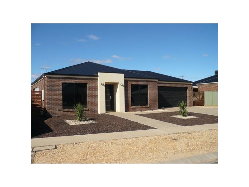 6 Greenfield Drive, Epsom VIC 3551
