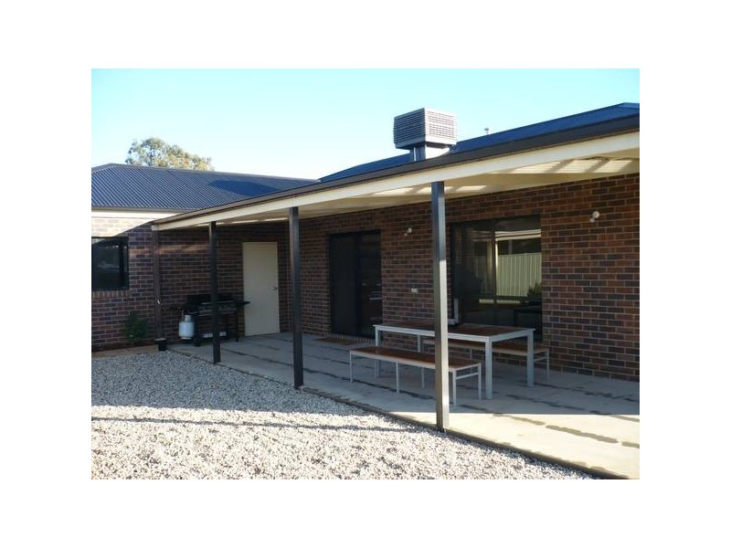 6 Greenfield Drive, Epsom VIC 3551