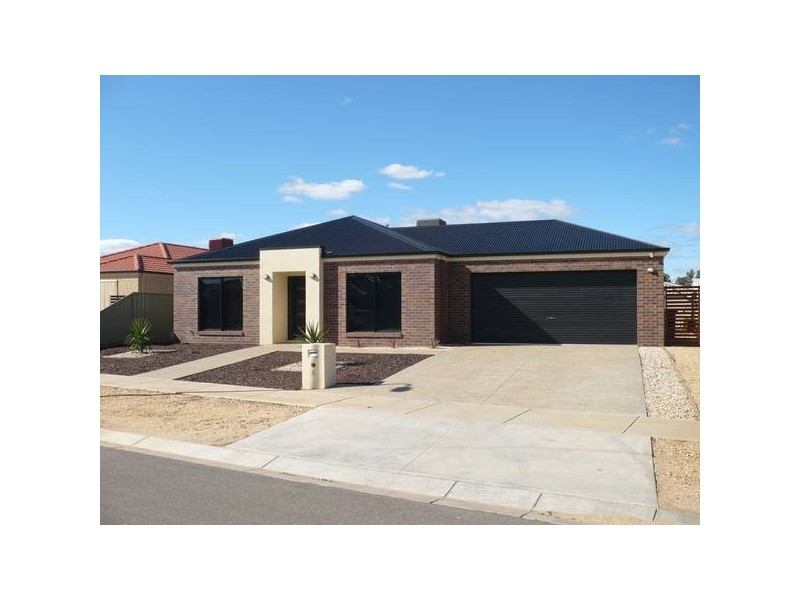 6 Greenfield Drive, Epsom VIC 3551