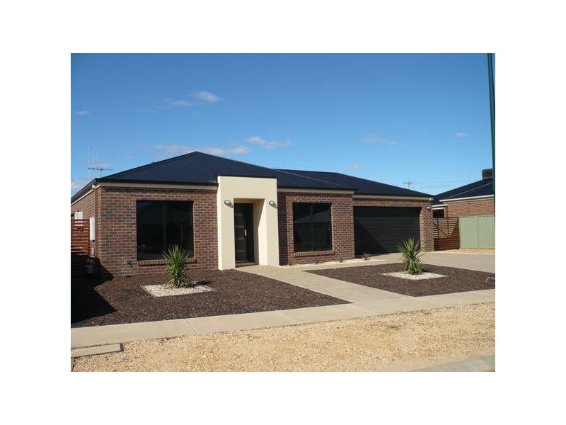6 Greenfield Drive, Epsom VIC 3551