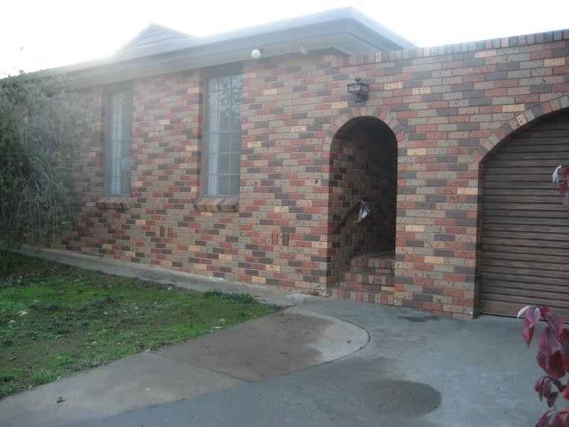 25 Desmond Street, Strathdale VIC 3550