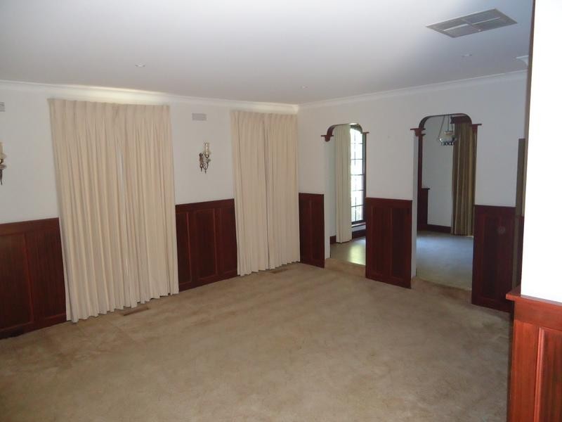 25 Desmond Street, Strathdale VIC 3550