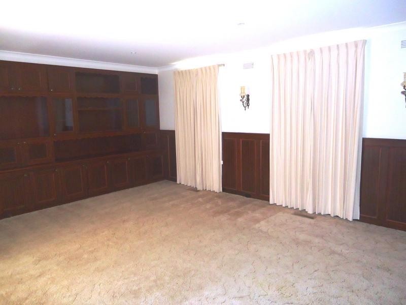 25 Desmond Street, Strathdale VIC 3550