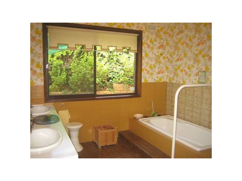 17 Nabilla Crescent, Strathdale VIC 3550