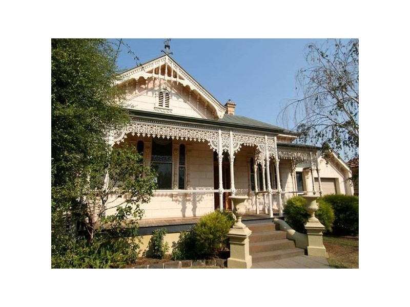 6 Brodie Street, Quarry Hill VIC 3550