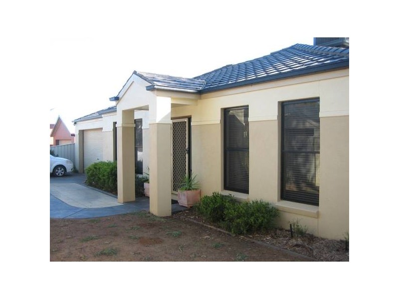 10 Regency Place, Strathdale VIC 3550