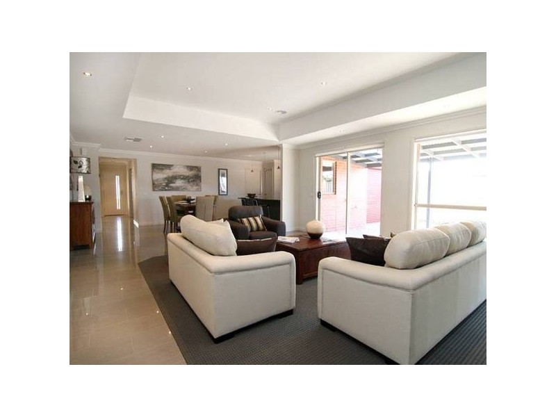 16 Hanover Place, Strathfieldsaye VIC 3551