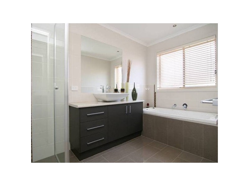 16 Hanover Place, Strathfieldsaye VIC 3551