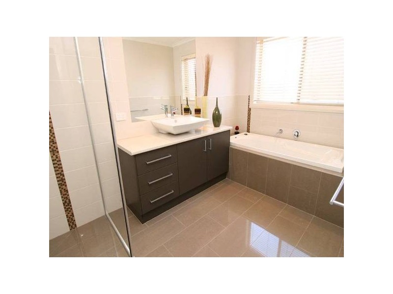 16 Hanover Place, Strathfieldsaye VIC 3551
