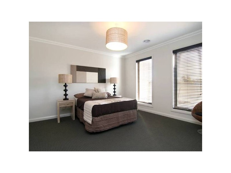 16 Hanover Place, Strathfieldsaye VIC 3551