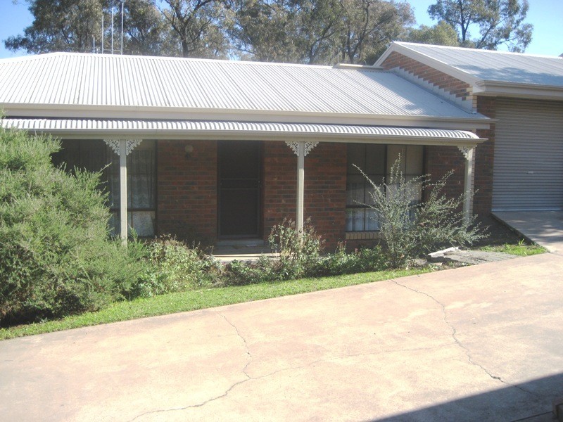 2/104 St Aidans Road, Strathdale VIC 3550