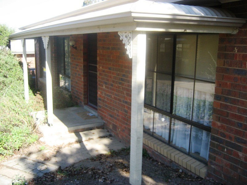 2/104 St Aidans Road, Strathdale VIC 3550