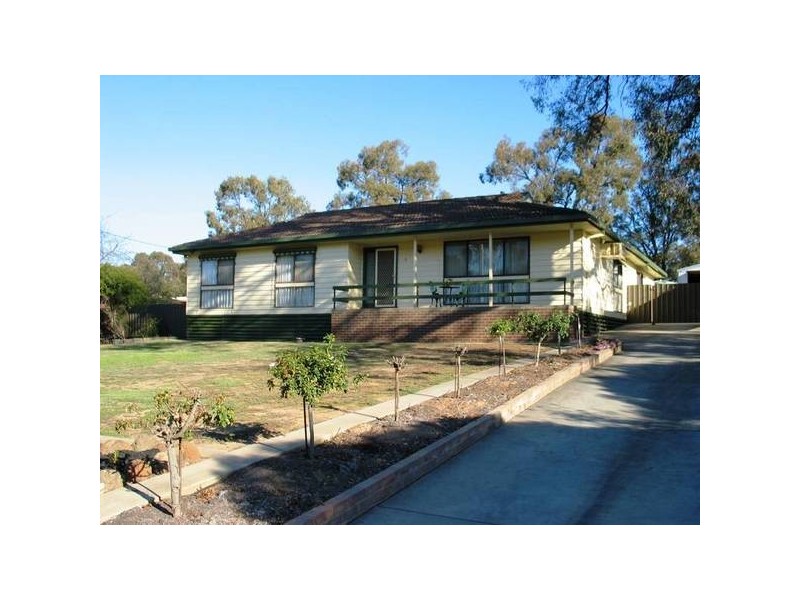 6 Averys Road, Eaglehawk VIC 3556