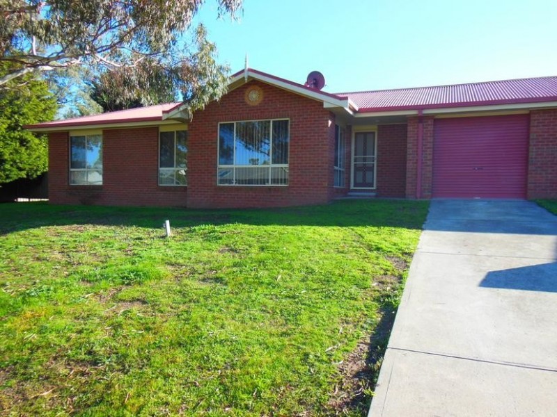 1/1 Campaspe Mews, Strathdale VIC 3550