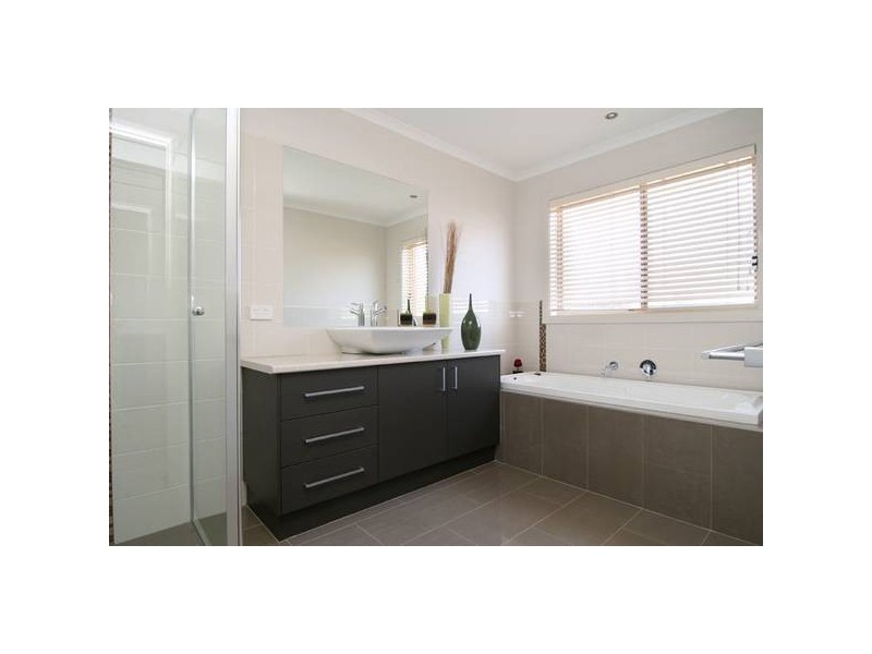 16 Hanover Place, Strathfieldsaye VIC 3551