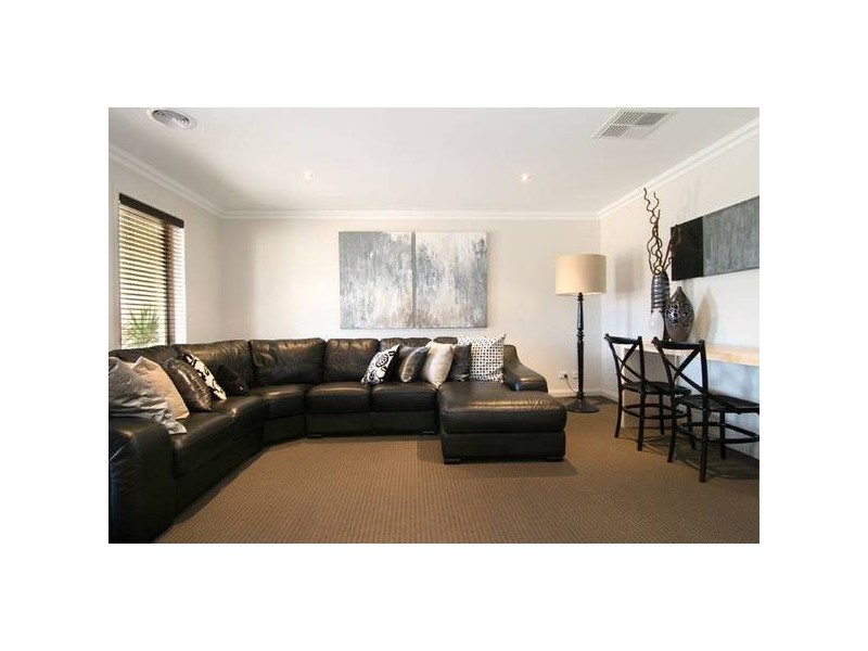 16 Hanover Place, Strathfieldsaye VIC 3551