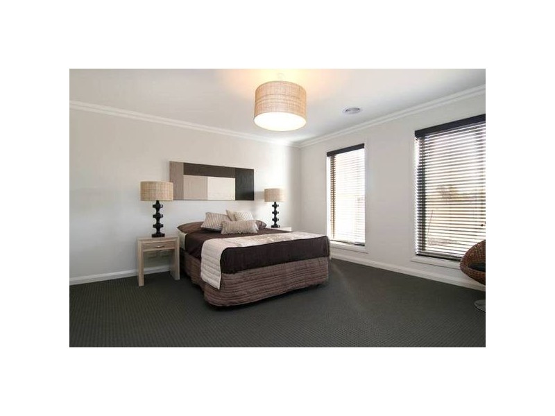 16 Hanover Place, Strathfieldsaye VIC 3551
