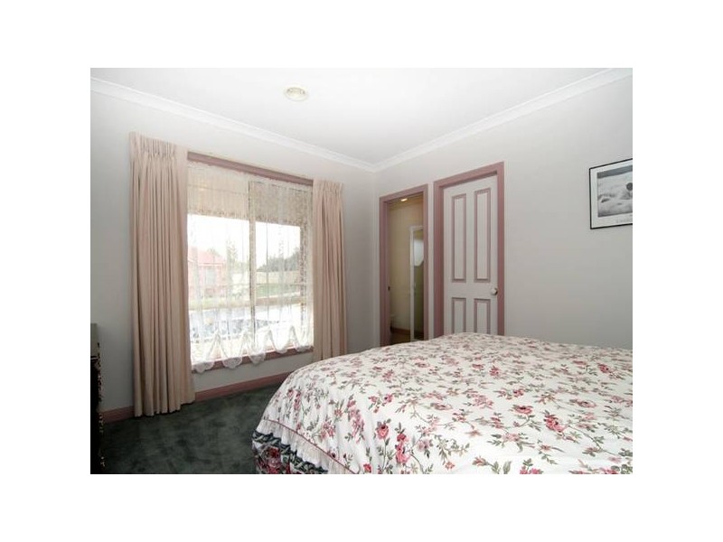 10 Bluegum Drive, Strathdale VIC 3550