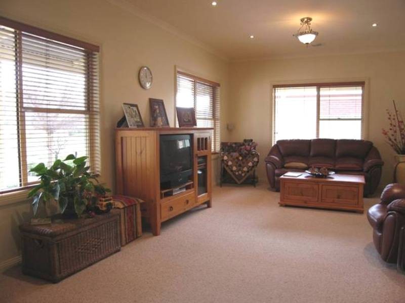 24 Kennewell Street, White Hills VIC 3550