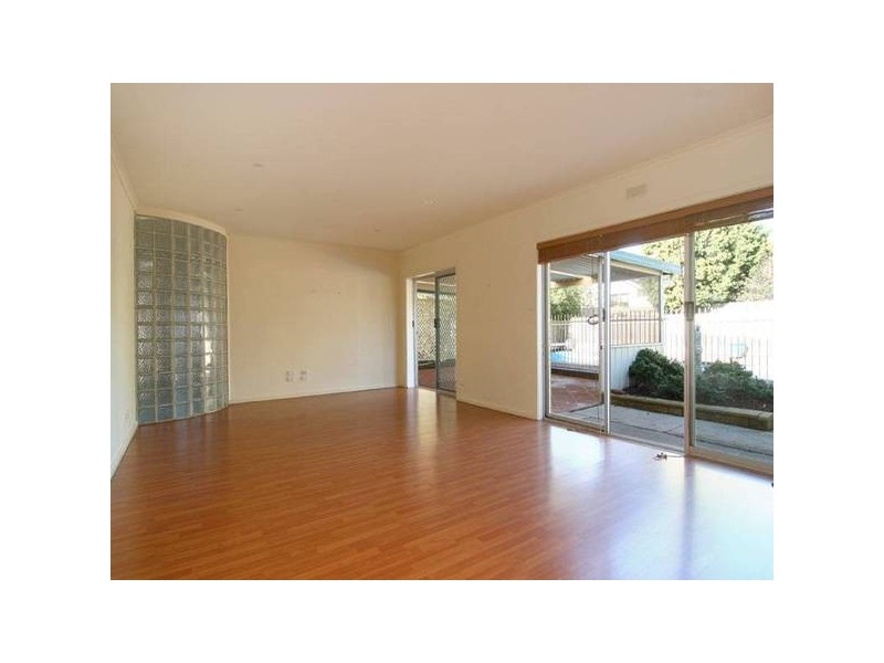 8 Bendigo Crescent, Flora Hill VIC 3550