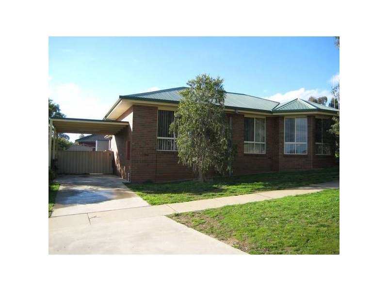 13 Cross Street, Kangaroo Flat VIC 3555