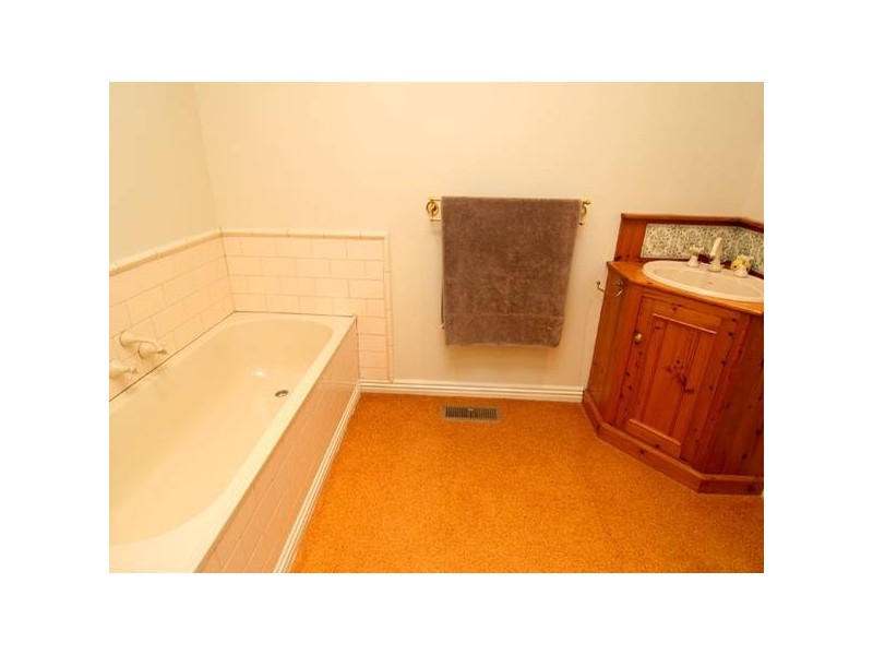 111 Carpenter Street, Quarry Hill VIC 3550