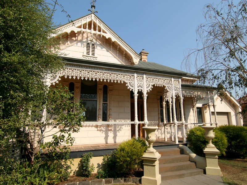 6 Brodie Street, Quarry Hill VIC 3550