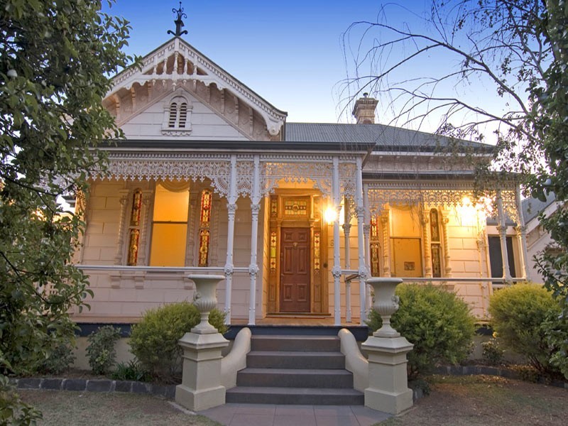 6 Brodie Street, Quarry Hill VIC 3550