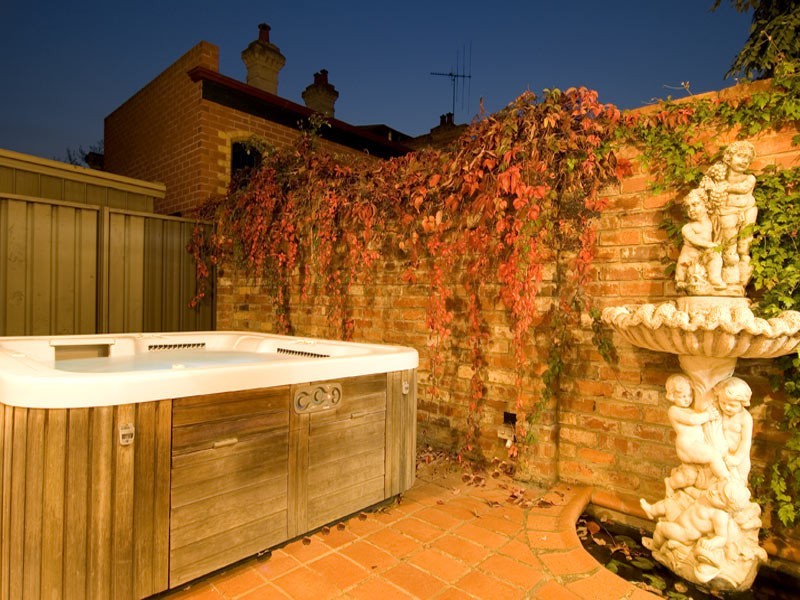 6 Brodie Street, Quarry Hill VIC 3550